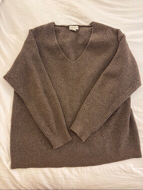 Ava & Viv Classic V-Neck Ribbed Sweater in Heathered Brown